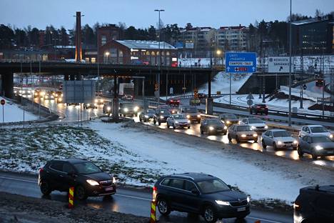 Tampereen Paasikiventien liikenne oli torstaina kaaoksessa noin kahden ja puolen tunnin ajan.
