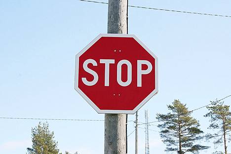 ”On selvää, että syy stop-merkin noudattamatta jättämiseen löytyy ratin takaa”, todetaan Liikenneturvasta. 