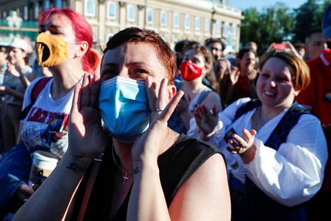 Viime kesäkuussa Budapestissa järjestettiin mielenosoitus, jossa vastustettiin Unkarin hallituksen esittämää kieltoa homo­seksuaalisuuteen liittyvän aineiston levittämisestä alaikäisille.