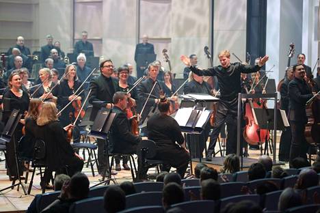 Eero Lehtimäki johti keskiviikkona John Williamsin elokuvamusiikille omistetun Tampere Filharmonian konsertin.