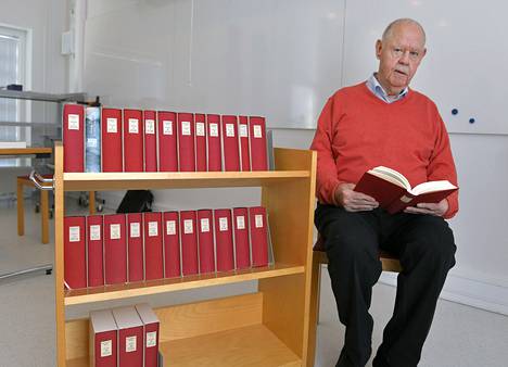 Herbert Albrecht toi Rauman kirjastoon saksankielisistä kirjallisuutta. Albrecht asuu osan vuodesta Raumalla.  Tällä viikolla on aika jättää Rauma taakse ja suunnata takaisin kotikaupunkiin Waldshut-Tiengeniin.