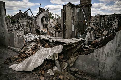 Amnestyn raportti syyttää Ukrainan armeijan vaarantaneen siviilien henkiä muun muassa Lysytšanskissa, jonka Venäjä pommitti raunioiksi kesäkuussa.
