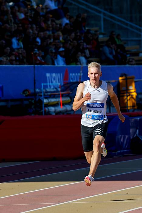 Ikaalisten Urheilijoiden Samuli Samuelsson on juossut tällä kaudella 100 metrin Suomen ennätyksen. Kuva Turun Paavo Nurmen kisoista kesäkuulta.