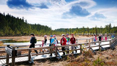 Aamulehti seurasi Lentävänniemen koulun kolmasluokkalaisten luokkaretkeä Seitsemisen kansallispuistoon toukokuussa 2014.
