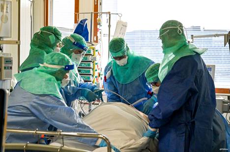 Koronaviruspotilasta käännettiin Turun yliopistollisessa keskussairaalassa syksyllä 2021.