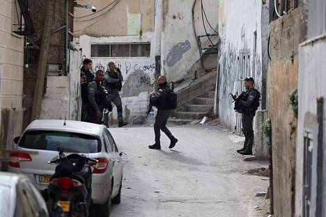 Israelilaisia sotilaita liikkui väitetysti yhden viime viikolla hyökkäyksen tehneen kodin ulkopuolella sunnuntaina 29. tammikuuta. 