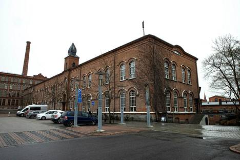 Frenckellin virastorakennuksen tilojen myynnistä päätettiin Tampereen kaupungin­valtuuston kokouksessa 17. toukokuuta 2021.