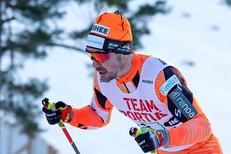 Ristomatti Hakolalla on kaksi MM-hopeamitalia palkintokaapissaan. Sen lisäksi hiihtäjä on palkittu nyt kahdella metsäpalstalla.