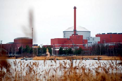 Ydinvoiman kannatus on nyt korkeammalla tasolla kuin kertaakaan vuodesta 1983 alkaneen mittaushistorian aikana. Arkistokuvassa Olkiluodon ydinvoimalaitos.