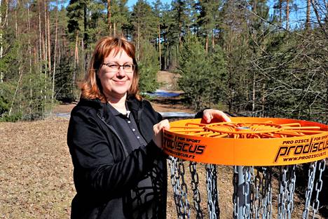 Golfyhtiön toimitusjohtaja Nina Rajainmäki kertoo kaikkien suunnitelmien olevan jo valmiina. Kentän kustannusarvio on noin miljoona euroa.