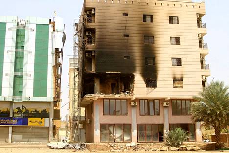 Taisteluissa vaurioitunut rakennus Sudanin pääkaupunki Khartumissa.