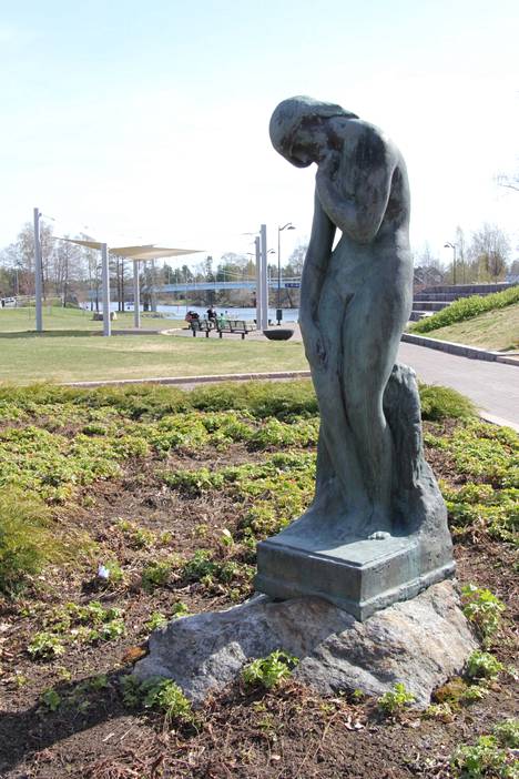 Emil Wikströmin pronssipatsas Marjatta, paljastettu vuonna 1999. Alkuperäinen Marjatta-veistos on Visavuoren museon puistossa. Marjatta siirrettiin kaupungintalon luota nykyiselle paikalleen Lepänkorvan puistoon vuonna 2019 