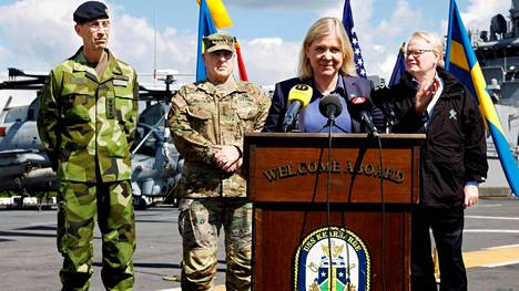 Ruotsin pääministeri Magdalena Andersson vieraili lauantaina 4. kesäkuuta yhdysvaltalaisella USS Kearsarge-sota-aluksella Tukholmassa. Andersson ei ottanut vierailulleen mukaan kokoomusjohtaja Ulf Kristerssonia.