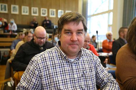 Kaupunginvaltuutettu Mikko Nurmo on ehdolla seurakuntavaaleissa. 