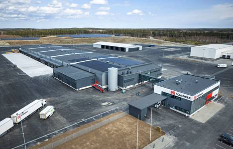 Tampereen alueterminaalissa on tilaa lähes 18 000 neliömetriä ja siellä tulee työskentelemään yli 300 henkilöä liikennöitsijät mukaan lukien.