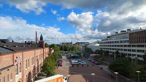 Tältä sää näytti lauantaina 6. elokuuta kello 18.20 Tampereen keskustassa Frenckellin aukion kohdalla.