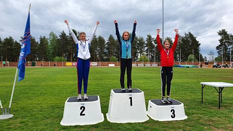 Kaipolan Vireen Nelli Flyktman voitti T15-sarjassa kultaa, toiseksi tuli JKU:n Sofia Sauvala ja kolmanneksi tuli Äänekosken Urheilijoiden Selma Pollari. 
