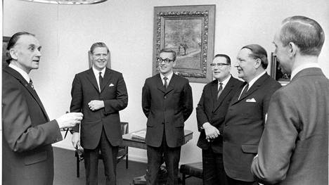 Kankaanpään delegaatio jättämässä kaupunkianomusta sisäasiainministeriöön 3.2.1971. 
