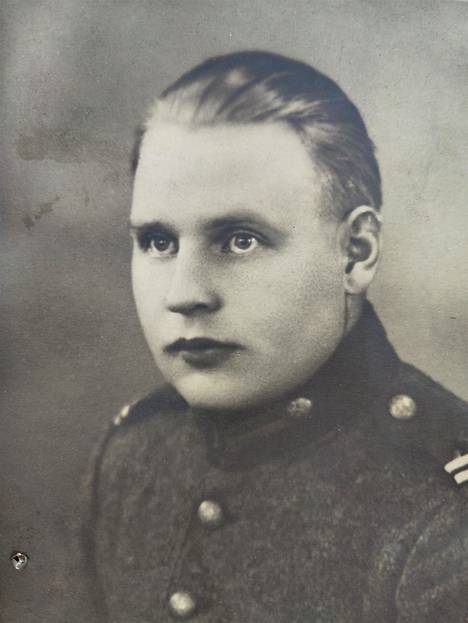 Martti Tähti oli kuollessaan 27-vuotias kolmen lapsen isä. Hanna-tyttärellä on tallessa isän kaikki kuusi rintamalta lähettämää kenttäpostikirjettä. Niistä voi aistia huolen lapsista ja väsymyksen kasvun sodan jatkuessa ja taistelujen koventuessa.