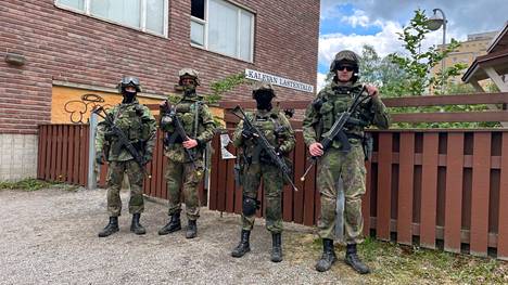 Tampereella on käynnissä Porin prikaatin sotilaspoliisikomppanian harjoitus. Koulutukseen osallistuneita kuvattiin keskiviikkona 1. kesäkuuta Kalevassa.