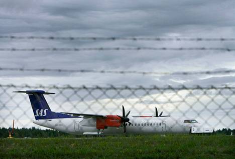Scandinavian Airlines aloittaa uuden säästöohjelman. Kuva on otettu Turun lentokentällä vuonna 2007.