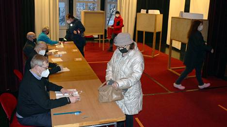 Aluevaalin uurnilla käytiin sunnuntaina 23.1. tasaiseen tahtiin. Keuruulla Kimarassa muodostui välillä jonoakin, mutta vain Petäjävedellä äänestysprosentti nousi yli 50:n.