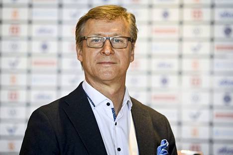 Päävalmentaja Markku Kanerva odottaa kovaa vääntöä, kun Slovakia on vastassa tiistaina. Kanerva kuvattiin maajoukkueen tiedotustilaisuudessa 16.3.