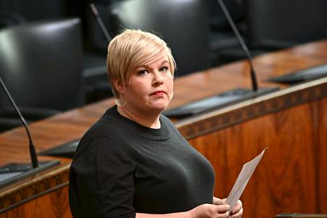 Kuvassa Annika Saarikko eduskunnan kevään viimeisessä täysistunnossa 28. kesäkuuta.