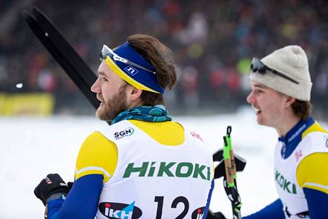 Tampereen Yrityksen Marko Kilp (vas.) ja Elmeri Toivanen hiihtivät sprintin välieriin.