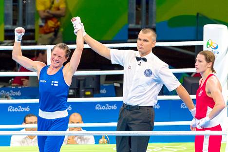 Mira Potkonen varmisti Riossa olympiamitalin voittamalla Irlannin Katie Taylorin 15.8.2016.