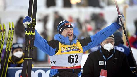 Iivo Niskanen voitti lauantaina Rukalla hiihdetyn perinteisen hiihtotavan maailmancupkisan.