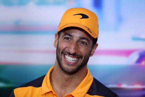 Leveästä hymystä on tullut Red Bullille palaavan Daniel Ricciardon tavaramerkki.