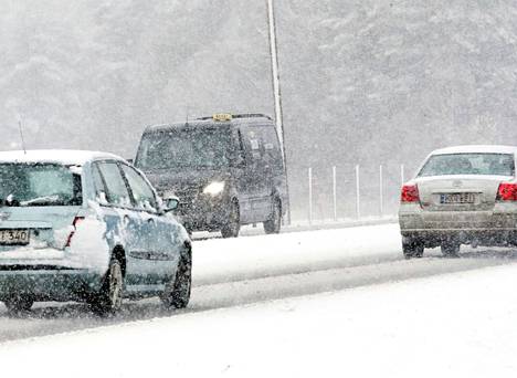 Ilmatieteenlaitos varoittaa Satakuntaa huonosta ajokelistä sunnuntai-illasta maanantaipäivään lumi- tai räntäsateen vuoksi.