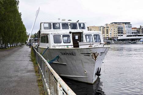 Tampereen Ratinan suvannossa kelluva M/S Tampere -matkustaja-alus on kaupan. Ulosottaja myy alusta huutokaupalla. 