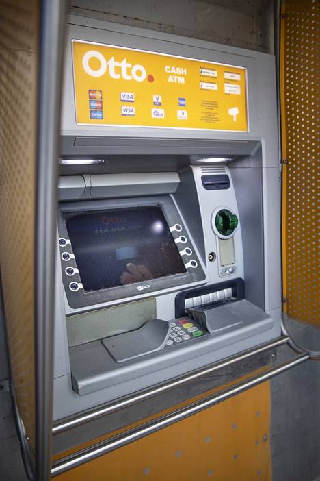 Uuden automaatin tunnistaa siitä, että siitä saa myös kympin seteleitä. 