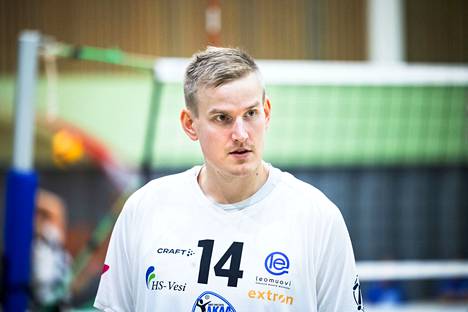 Akaa-Volleyn kokenut keskitorjuja Sauli Sinkkonen oli loistovireessä pudotuspeliavauksessa.