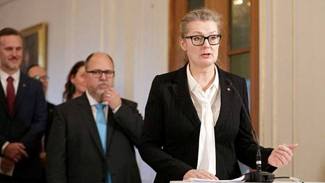 Ruotsin tiistaina nimitetty uusi kouluministeri Lina Axelsson Kihlblom on samalla maan ensimmäinen transsukupuolinen ministeri.