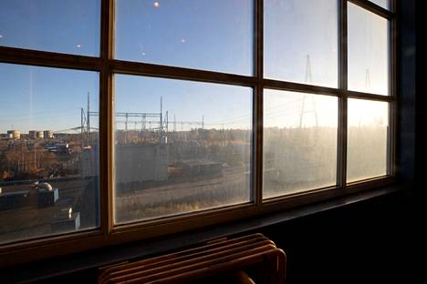 Fortumin Meri-Porin hiilivoimalassa tehtiin laajaa vuosihuoltoa lokakuussa. Kuvassa näkymä laitoksen turbiinisalista kytkinkentälle.