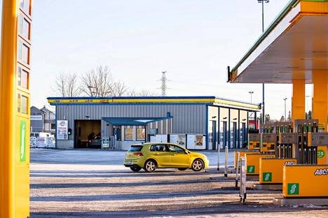 Vuonna 2022 Satakunnan osuuskauppa investoi muun muassa ostamalla kaksi autopesulaa. Toinen niistä oli kuvan Washking-autopesula Porin Mikkolassa.