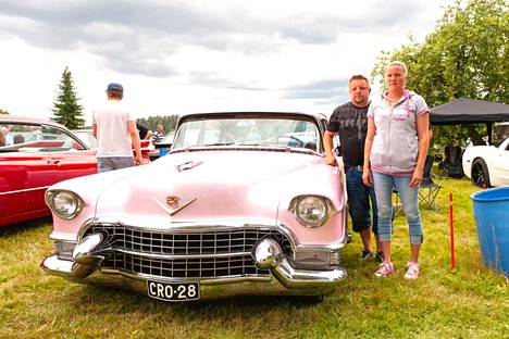  Merja ja Petri Ojala osallistuivat viime kesänä Siuro cruisingiin ensimmäistä kertaa oman autonsa kanssa.