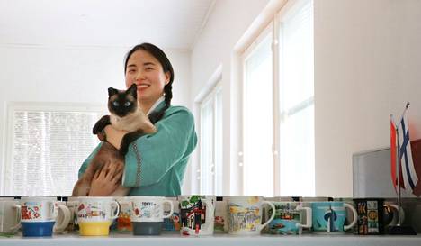 Xiaoli Hu opiskelee suomea ja odottaa pääsevänsä taas pitkästä aikaa käymään Kiinassa tapaamassa perhettään. 