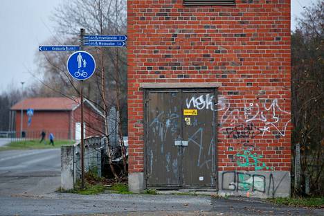 Graffitit ovat näkyvimpiä ilkivallan muotoja. Niiden siivoamiseen käytetään Porissa vuosittain satoja työtunteja.