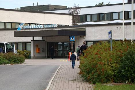 Jämsän Terveys Oy ja Jokilaakson Terveys Oy toimivat kaupungilta vuokraamissa tiloissa sairaalarakennuksessa.