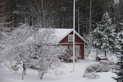 Pakkasta on riittänyt, mutta lumisateet ovat Merikarvialla jääneet vähiin. Tämä kuva on Tuorilasta, missä paikallinen sääasema sijaitsee.