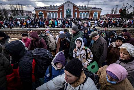 Tältä Kramatorskin rautatieasemalla näytti 5. huhtikuuta. Asemalla oli runsaasti lähtöä tekeviä ihmisiä.