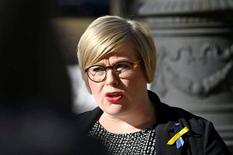 Valtiovarainministeri Annika Saarikko (kesk.) kuvattiin Säätytalolla Helsingissä 17. maaliskuuta. Saarikko osallistui tuolloin varautumisen ministerityöryhmän kokoukseen.