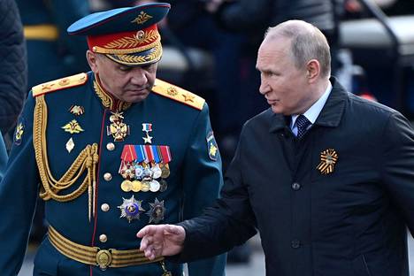 Puolustusministeri Sergei Šoigu osallistui Venäjän voitonpäivän juhlallisuuksiin presidentti Vladimir Putinin kanssa 9. toukokuuta.