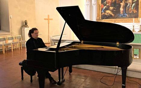 Pianisti Jouni Somero konsertoi Kokemäellä ensi viikolla. Kuva on viime syksyn konsertista Kokemäen kirkosta.