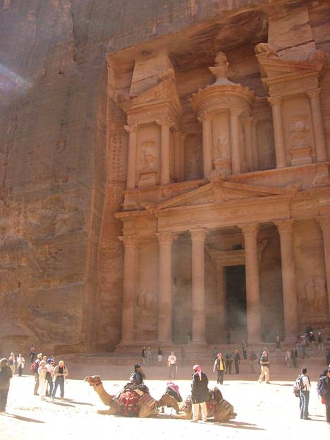 Jordaniassa sijaitseva Petra on nabatealaisten muinainen kaupunki. 