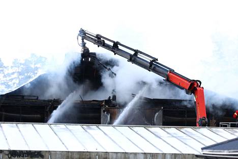 Osa Kangasalan vanhasta ammattikoulusta tuhoutui tulipalossa perjantai-iltana 28. huhtikuuta.